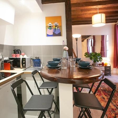 Authentic Apartment In Center Of Parisian Marais Ngoại thất bức ảnh