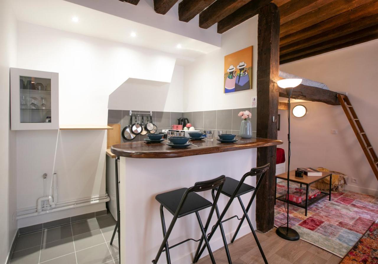 Authentic Apartment In Center Of Parisian Marais Ngoại thất bức ảnh
