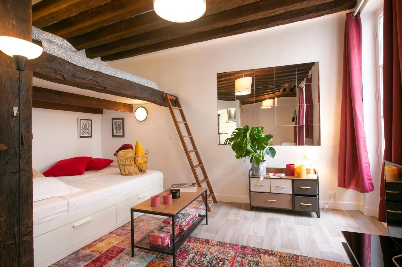 Authentic Apartment In Center Of Parisian Marais Ngoại thất bức ảnh