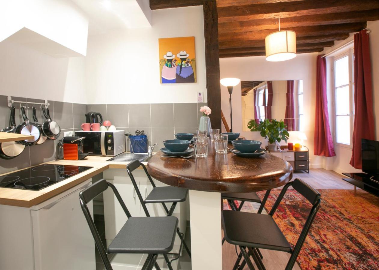 Authentic Apartment In Center Of Parisian Marais Ngoại thất bức ảnh