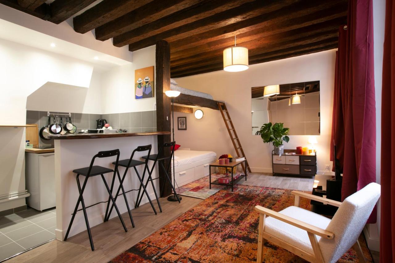 Authentic Apartment In Center Of Parisian Marais Ngoại thất bức ảnh