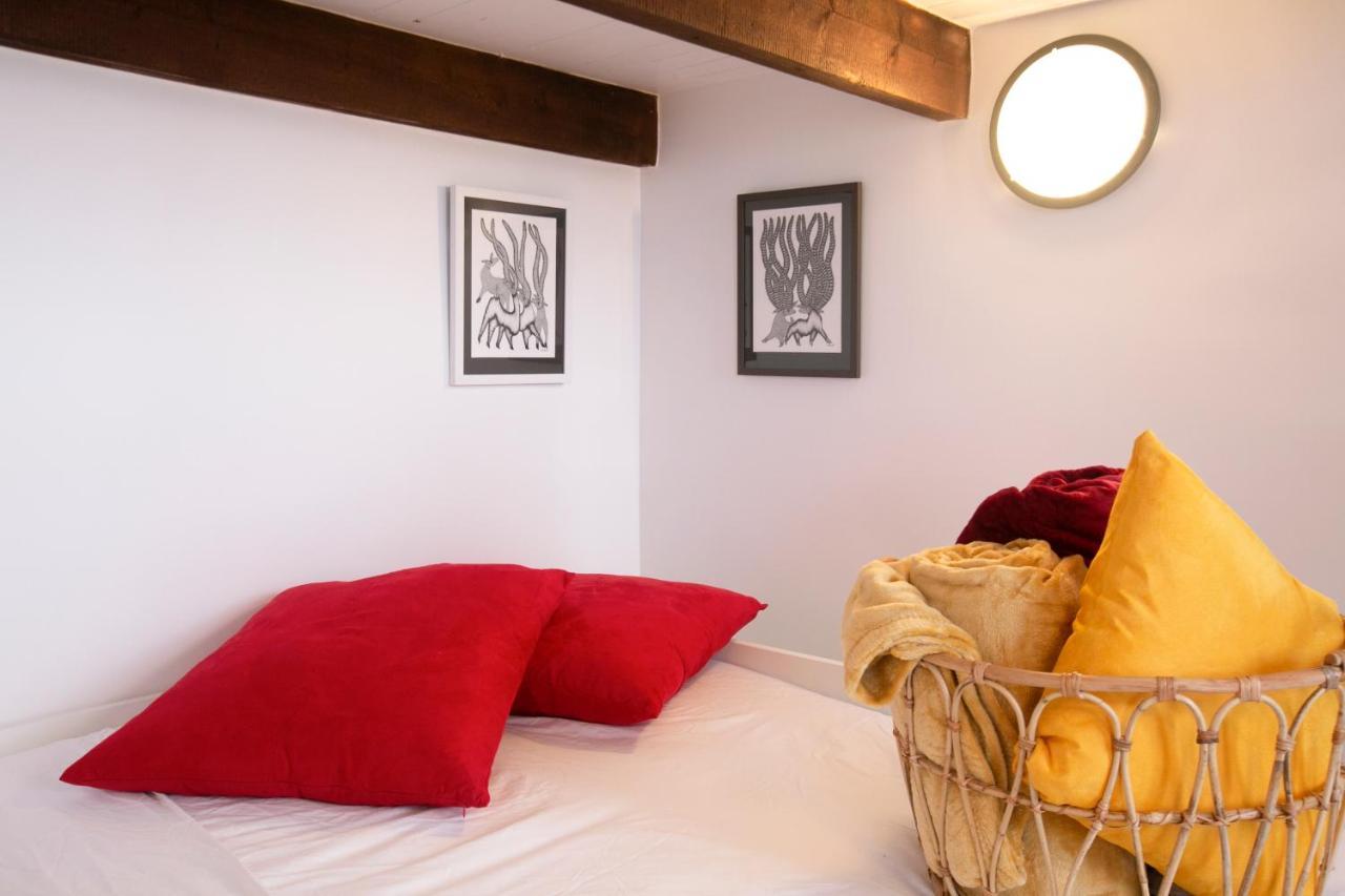 Authentic Apartment In Center Of Parisian Marais Ngoại thất bức ảnh