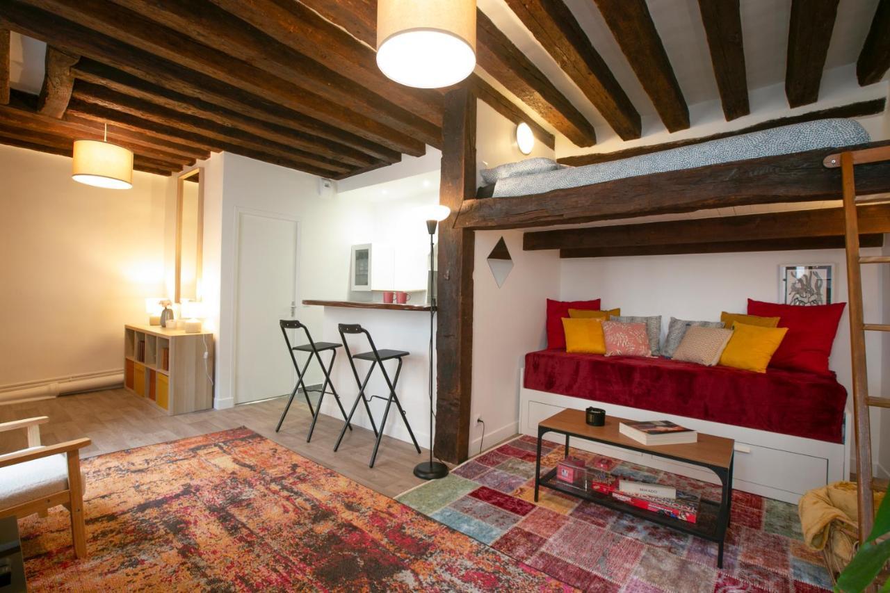 Authentic Apartment In Center Of Parisian Marais Ngoại thất bức ảnh