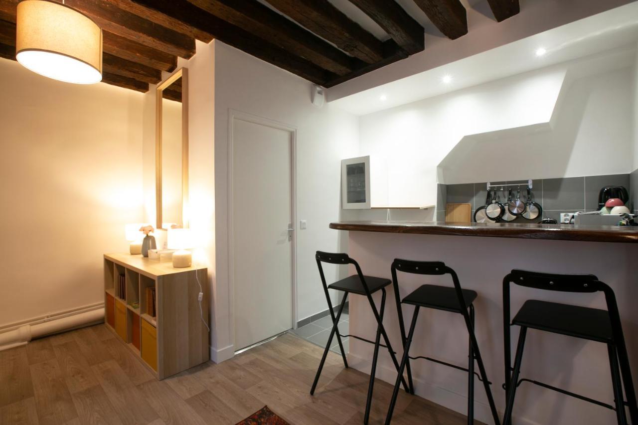 Authentic Apartment In Center Of Parisian Marais Ngoại thất bức ảnh