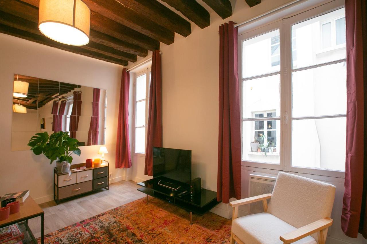 Authentic Apartment In Center Of Parisian Marais Ngoại thất bức ảnh